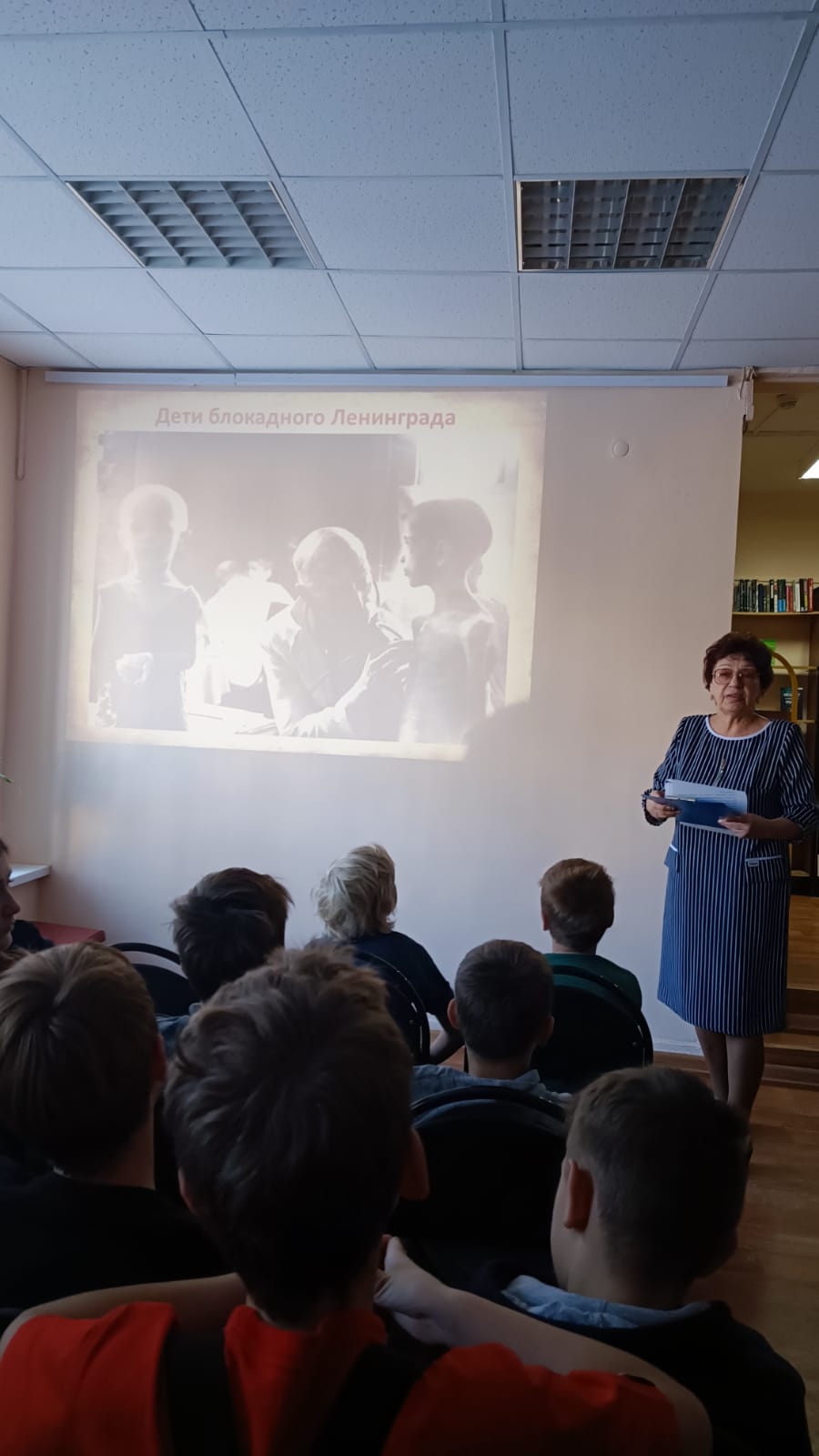 Воспитанники отделения плавания под руководством старшего тренера-преподавателя Михеева А,Н. посетили   краевую детскую библиотеку. Там было   мероприятие посвящённое Дню снятия блокады Ленинграда. Ребята узнали об одном из самых важных сражений Великой О